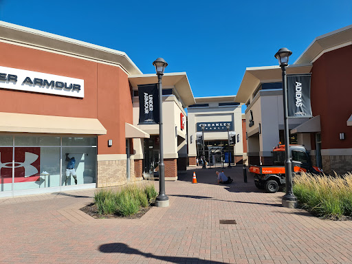 Twin Cities Premium Outlets, 3965 Eagan Outlets Pkwy, Eagan, MN 55122, USA, 