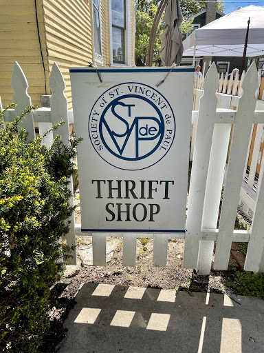 Thrift Store «Deja Vu Thrift Shop», reviews and photos, 427 S 4th St, Geneva, IL 60134, USA