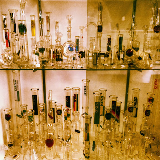 Glass Blower «ZZYZX Smoke Shop», reviews and photos, 2127 Pickwick Dr, Camarillo, CA 93010, USA