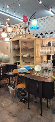 Antique Store «Merchant Square», reviews and photos, 1509 N Arizona Ave, Chandler, AZ 85225, USA