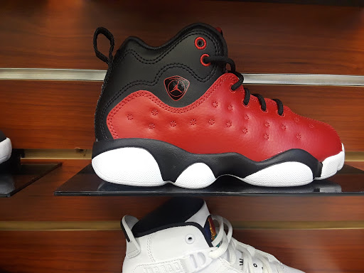 Clothing Store «Five star fashion», reviews and photos, 2211 Niagara St, Buffalo, NY 14207, USA