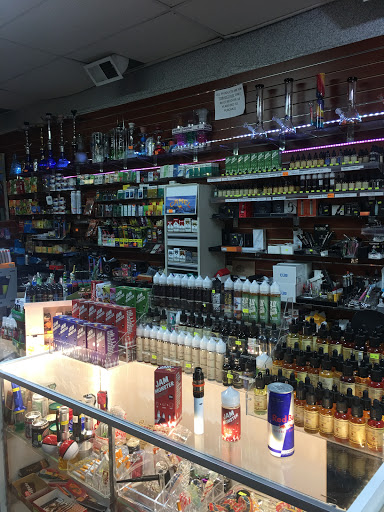 Vaporizer Store «Arlington Vape Tobacco & Hookah», reviews and photos, 1201 S Hayes St, Arlington, VA 22202, USA