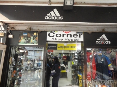 Corner Shoe House