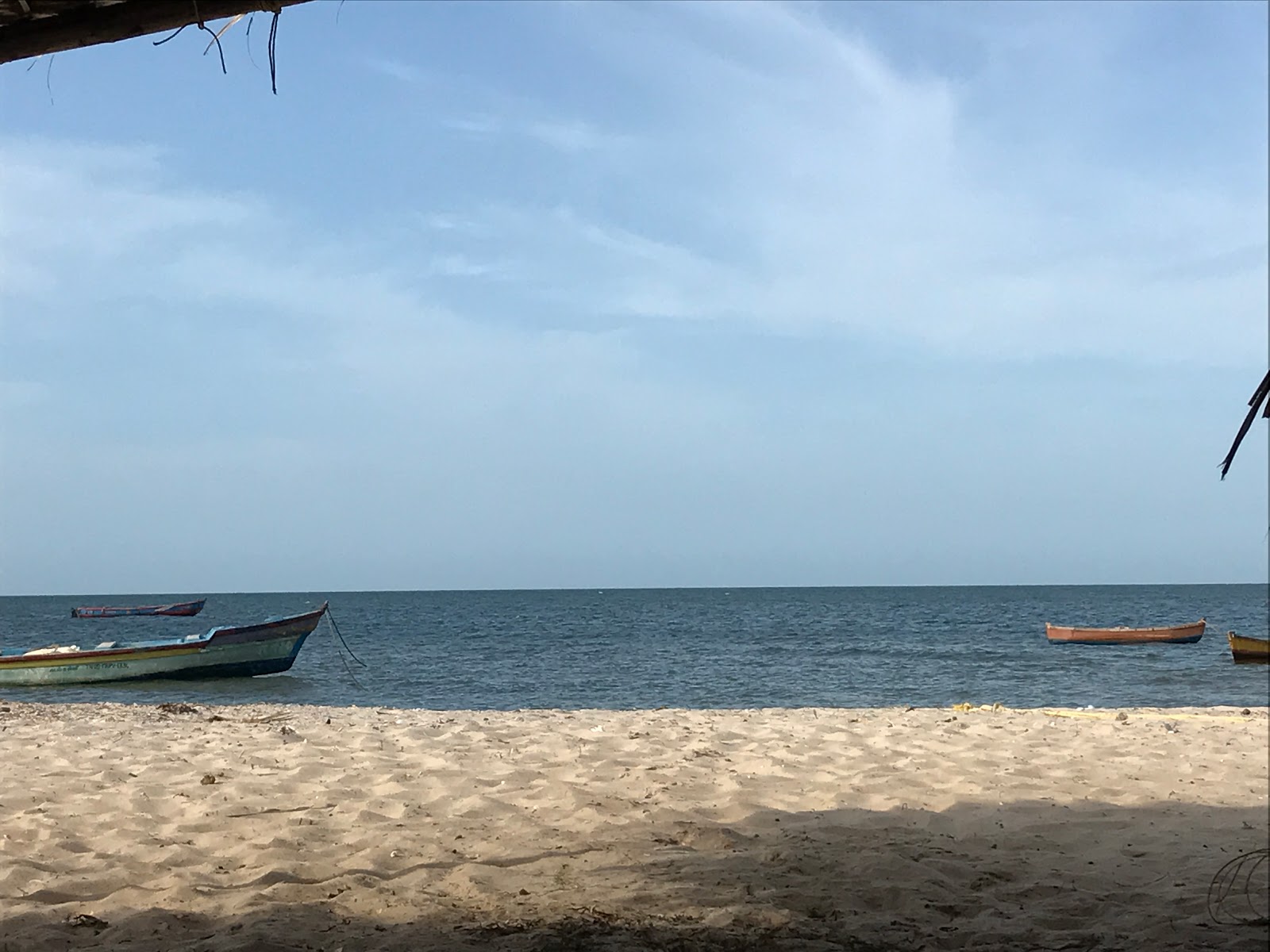 Pudhuvalasai Beach的照片 带有碧绿色纯水表面
