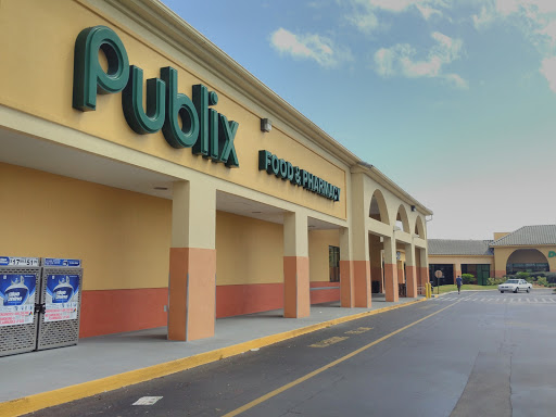 Shopping Mall «Lake Village Shopping MallKitchengaets», reviews and photos, 10601 US-441, Leesburg, FL 34788, USA