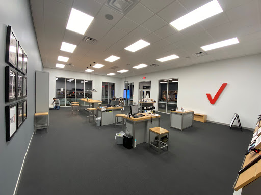 Cell Phone Store «Verizon Authorized Retailer, TCC», reviews and photos, 122 W Veterans Pkwy, Yorkville, IL 60560, USA