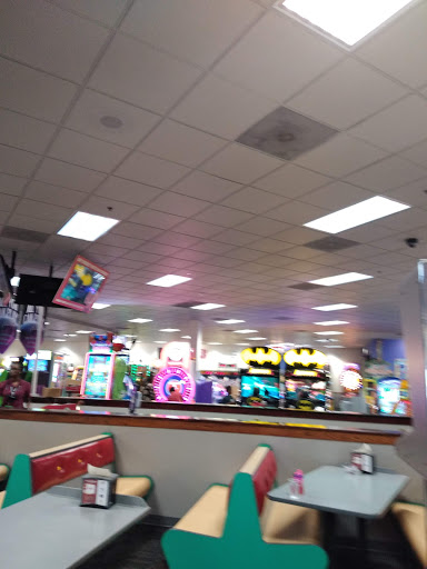 Shopping Mall «Riverpoint Center», reviews and photos, 1730 W Fullerton Ave, Chicago, IL 60614, USA