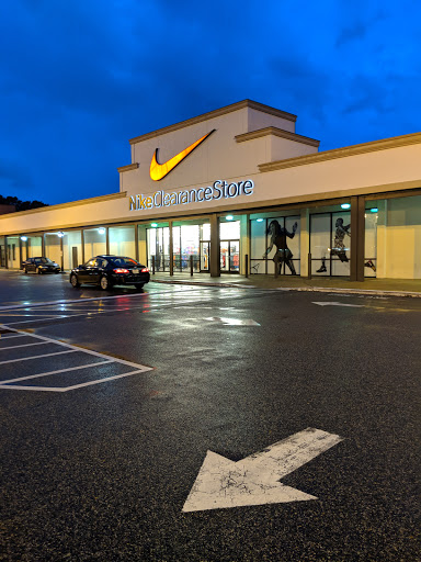 Clothing Store «Nike Clearance Store», reviews and photos, 4099 S Plaza Dr, Memphis, TN 38116, USA