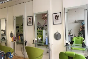 Salon Mandana image