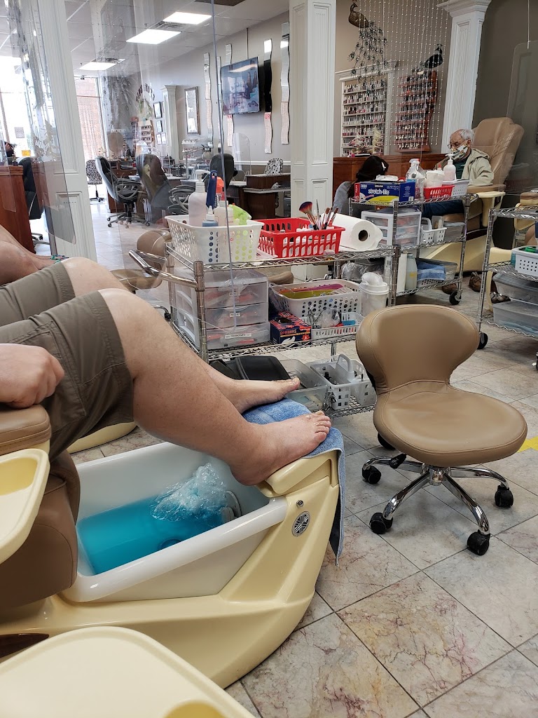 Tips & Toes Salon 53072