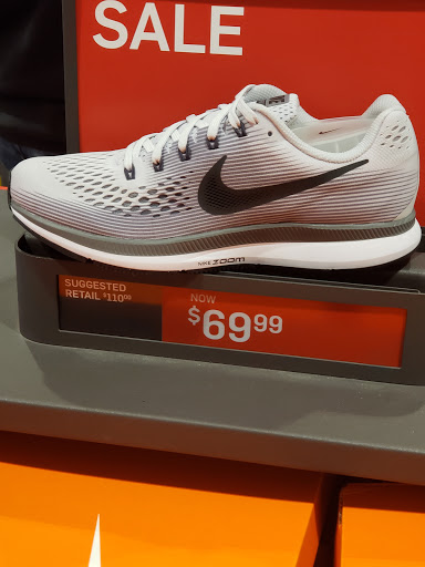 Clothing Store «Nike Factory Store», reviews and photos, 603 Stanley K Tanger Dr, Lancaster, PA 17602, USA