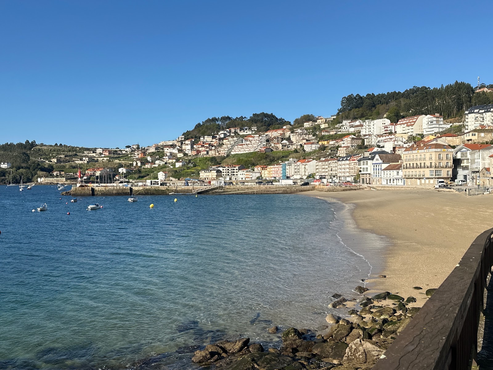 Photo de Praia de Raxo avec un rivage spacieux