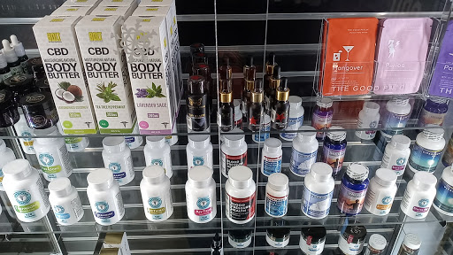 Pipe Supplier «Wild Side Smoke Shop», reviews and photos, 30 E Green St #2, Champaign, IL 61820, USA