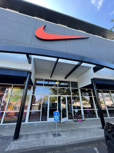 Nike Factory Store, 1111 N Roosevelt Dr #400, Seaside, OR 97138, USA, 