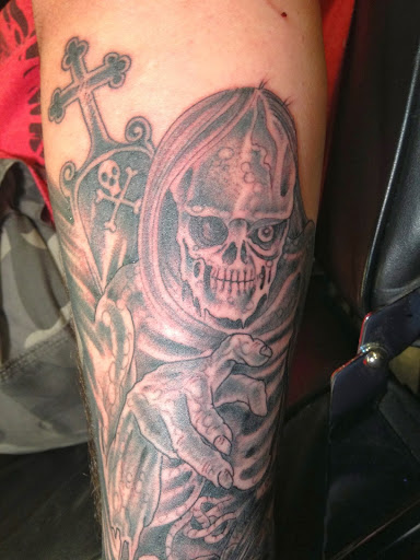 Tattoo Shop «Nine Lives Tattoo», reviews and photos, 61 N Holladay Dr, Seaside, OR 97138, USA