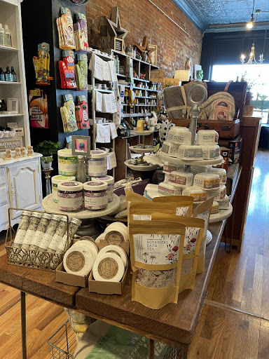 Furniture Store «Salvage Sisters LLC.», reviews and photos, 613 N Riverfront Dr, Mankato, MN 56001, USA