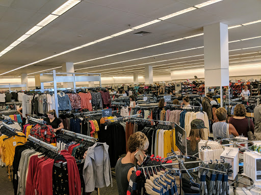 Department Store «Nordstrom Rack The Shops at Oak Brook Place», reviews and photos, 2155 22nd St, Oak Brook, IL 60523, USA