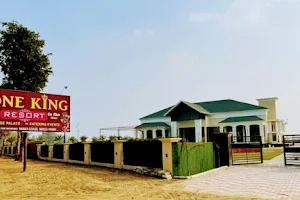 ONE KING Resorts image