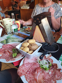 Raclette du Restaurant français La Table Savoyarde à Châtel - n°3