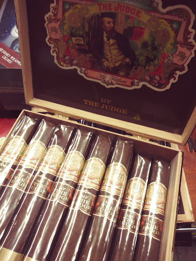 Tobacco Shop «Tobacco Town», reviews and photos, 17108 Fort St, Riverview, MI 48193, USA