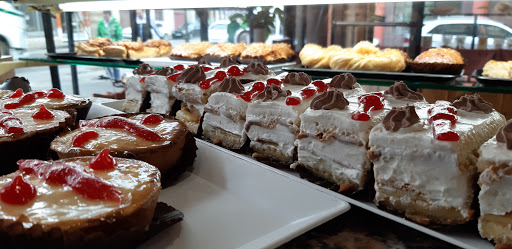 Pastelería Monasterio en Cornellana, Asturias