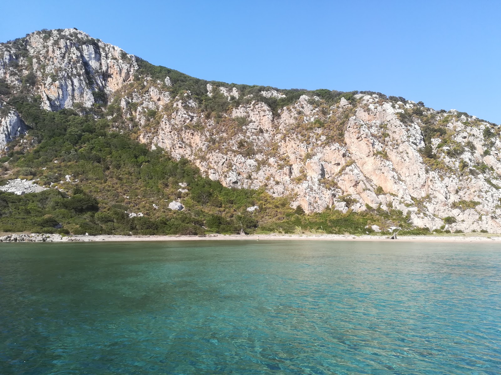 Photo of Sphaktiria beach with very clean level of cleanliness