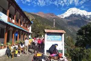 Fishtail Guest House Chhomrong image