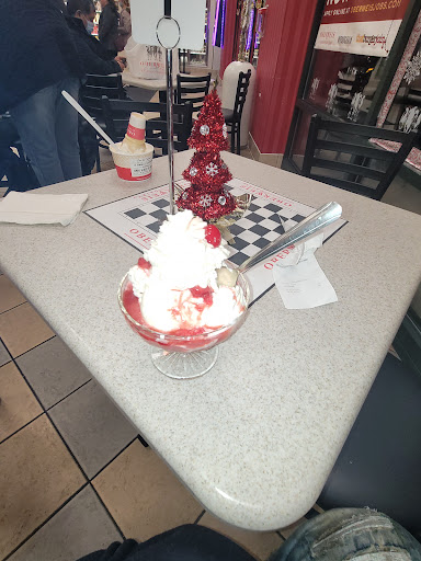 Ice Cream Shop «Oberweis Ice Cream and Dairy Store», reviews and photos, 3152 95th St, Evergreen Park, IL 60805, USA