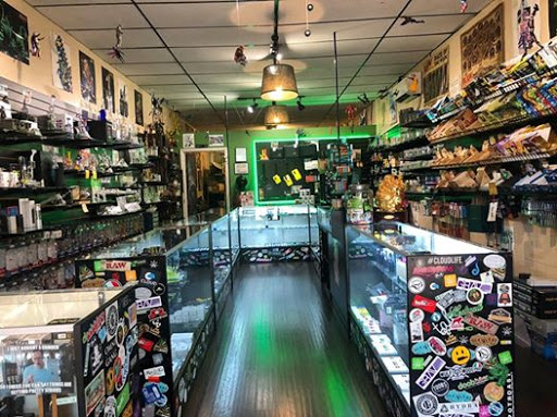 Tobacco Shop «Heights Head Smoke Shop», reviews and photos, 6412 N Main St b, Houston, TX 77009, USA