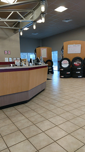 Tire Shop «Gateway Tire & Service Center», reviews and photos, US-412, Lexington, TN 38351, USA