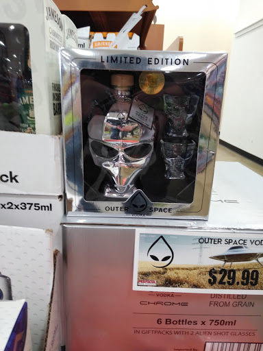 State Liquor Store «NH Liquor & Wine Outlet», reviews and photos, 380 Lafayette Rd, Seabrook, NH 03874, USA