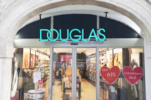 Douglas parfumerija image