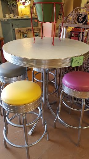 Furniture Store «3 Vintage Chicks», reviews and photos, 13012 N Cave Creek Rd, Phoenix, AZ 85022, USA