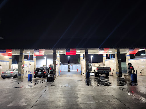 Mesa Verde Car Wash en Costa Mesa