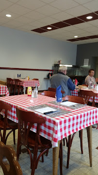 Atmosphère du Restaurant Du Midi à Saint-Christophe-en-Brionnais - n°2
