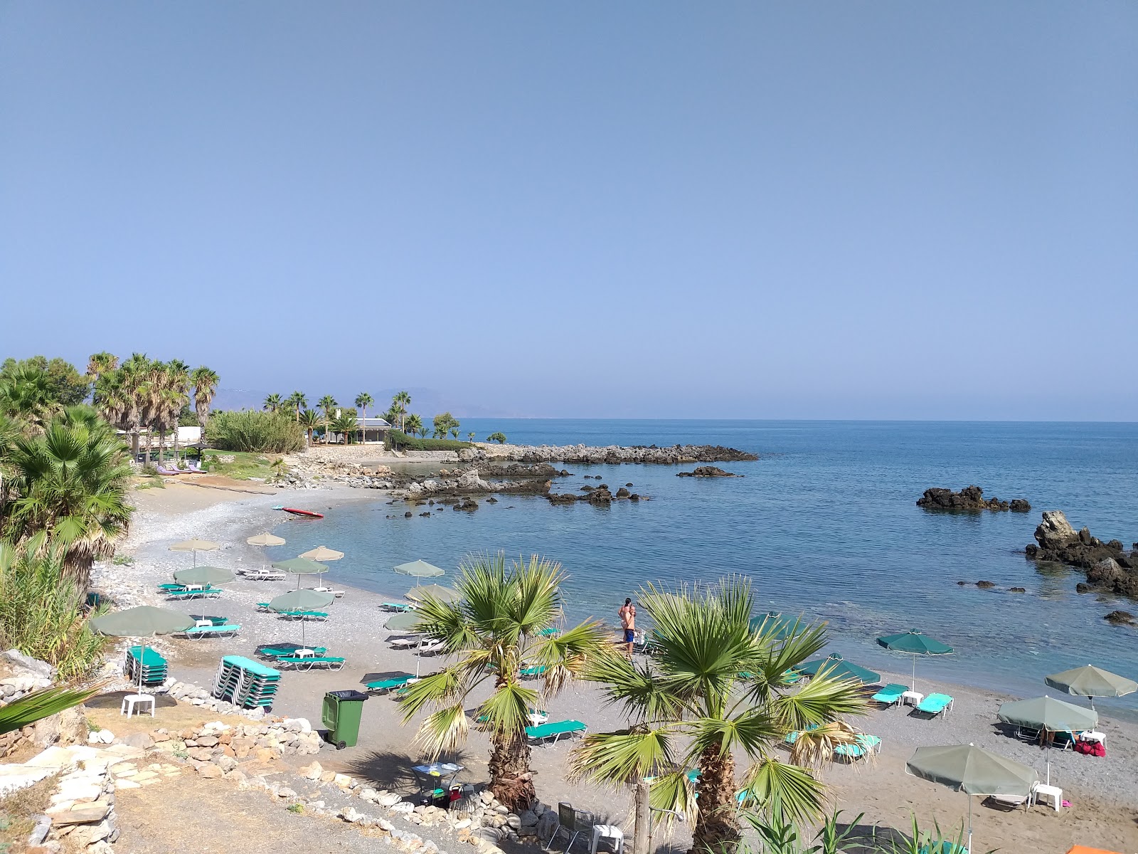 Foto von Seabed Beach mit türkisfarbenes wasser Oberfläche