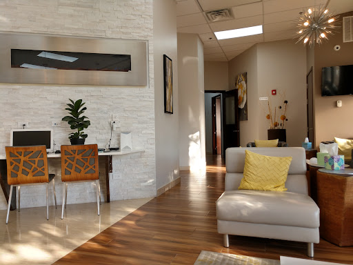 Shopping Mall «Burr Ridge Village Center», reviews and photos, 701 Burr Ridge Pkwy, Willowbrook, IL 60527, USA