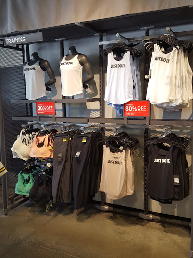 Clothing Store «Nike Factory Store», reviews and photos, 1475 N Burkhart Rd Suite C-200, Howell, MI 48855, USA