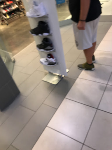 Shoe Store «Finish Line», reviews and photos, 5220 N Rose St, Chicago, IL 60656, USA