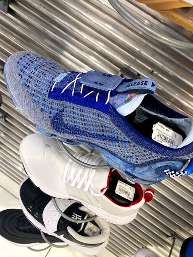 Shoe Store «Shoe Palace», reviews and photos, 2901 S Capital of Texas Hwy, Austin, TX 78746, USA