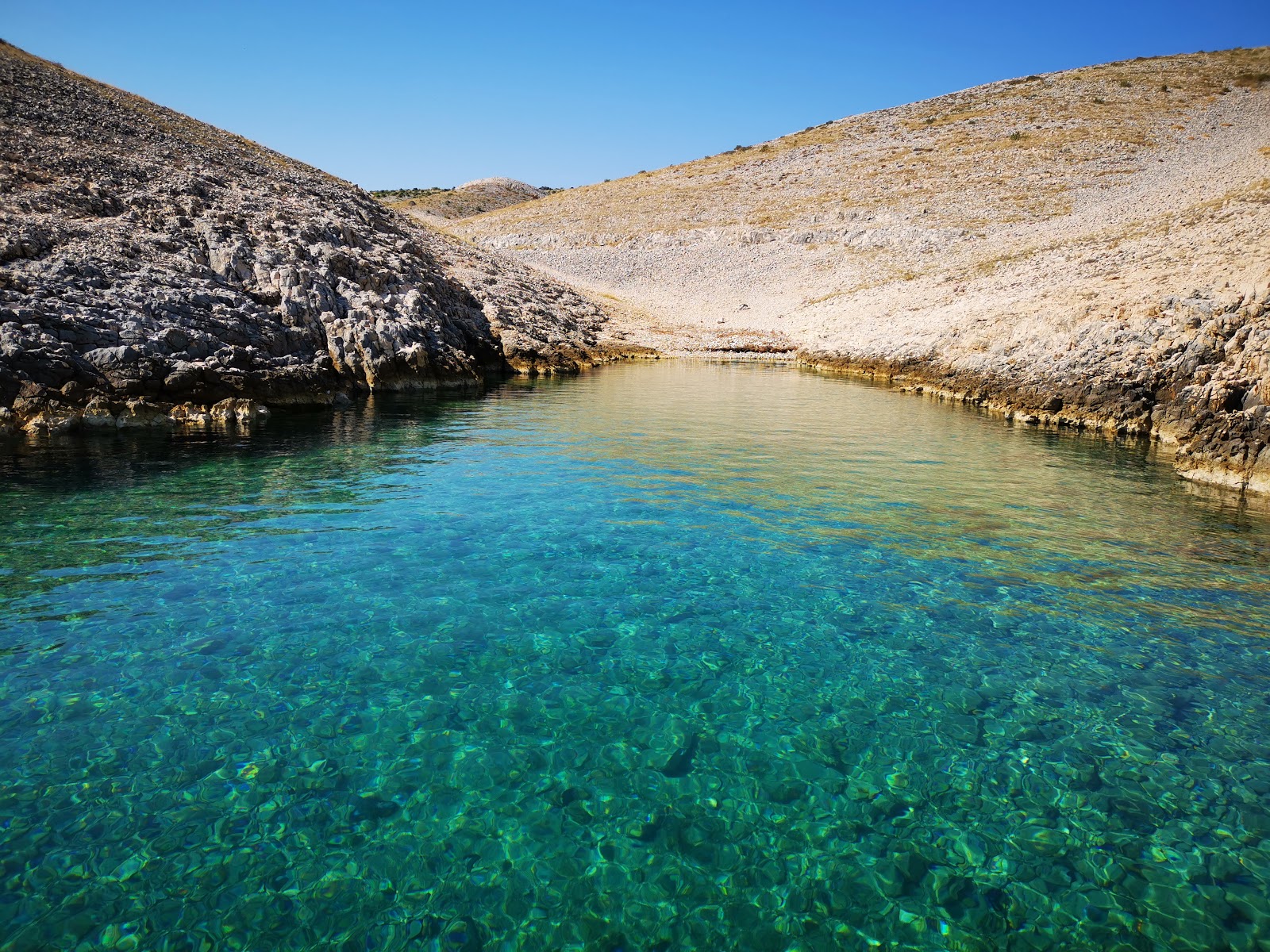 Matejina uvala'in fotoğrafı küçük bir koy ile birlikte