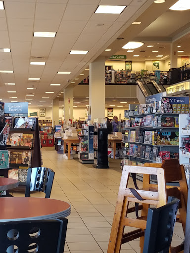 Book Store «Barnes & Noble», reviews and photos, 55 Parsonage Rd, Edison, NJ 08837, USA