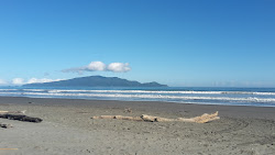 Peka Peka Beach'in fotoğrafı uçurumlarla desteklenmiş