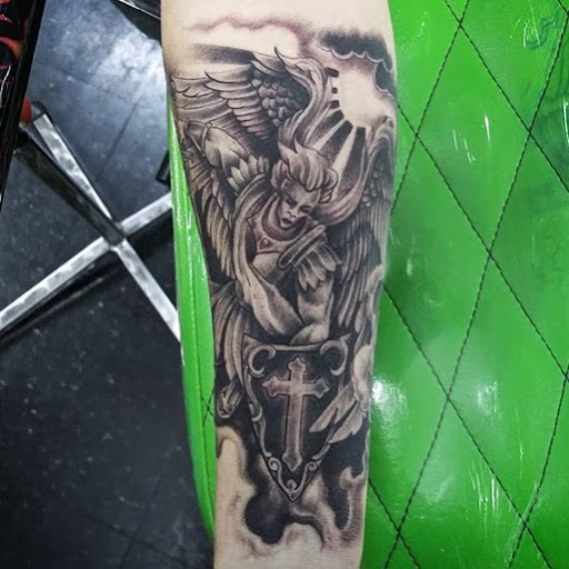 Tattoo Shop «Tattoo Tech», reviews and photos, 5350 N Springboro Pike, Moraine, OH 45439, USA