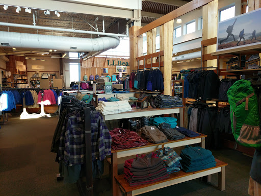 Clothing Store «L.L. Bean», reviews and photos, 6 Wayside Rd, Burlington, MA 01803, USA