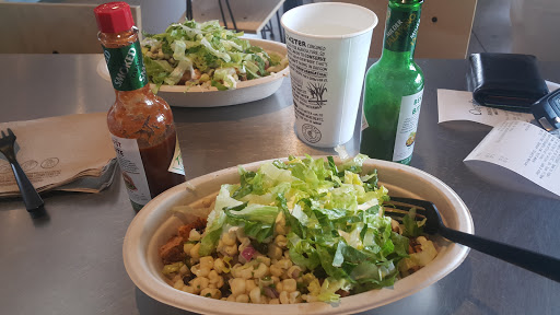 Mexican Restaurant «Chipotle Mexican Grill», reviews and photos, 1390 S Cooper St #100, Arlington, TX 76013, USA