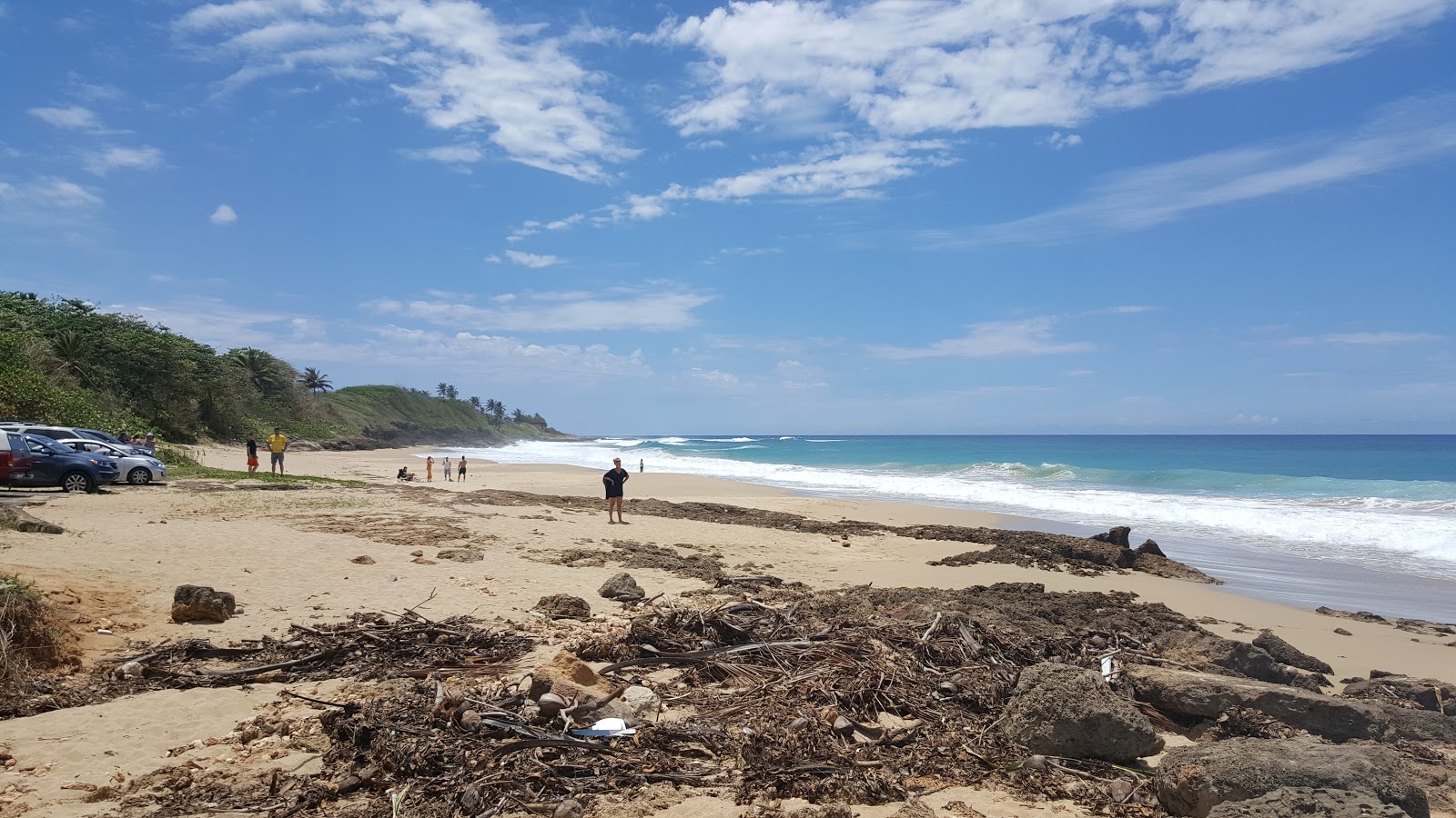 Fotografie cu Punta Borinquen beach înconjurat de munți