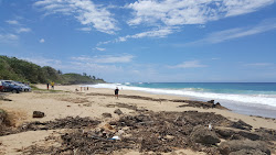 Fotografie cu Punta Borinquen beach înconjurat de munți