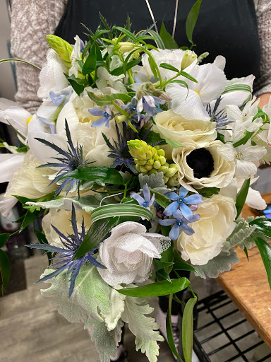 Gift Shop «Avenue Flower Shop», reviews and photos, 10632 S Cicero Ave, Oak Lawn, IL 60453, USA