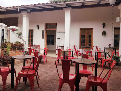 Café Patrimonio en el Orquideario - Republiquetas 489, Santa Cruz de la Sierra, Bolivia